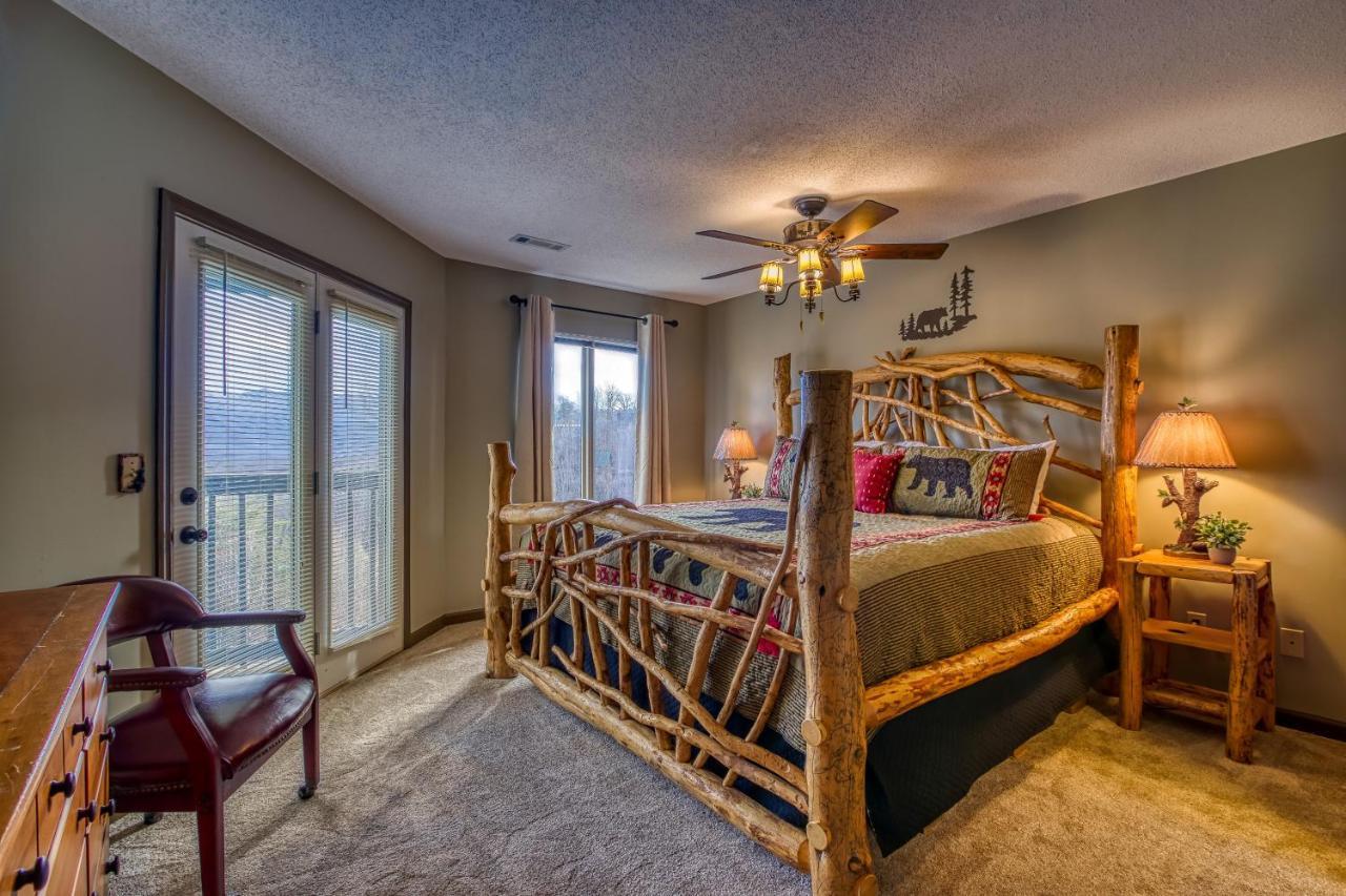 3 Decks, Mtn Views! Tree Tops By Honeybearcabins - Luxury Rain Showers, 3 King Suites, Xl Hottub, Fireplace, Bear Sightings แกตลิงเบิร์ก ภายนอก รูปภาพ